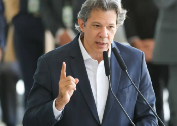 Haddad critica privatização da Sabesp e promete rever contrato se eleito em SP: "Lambança"