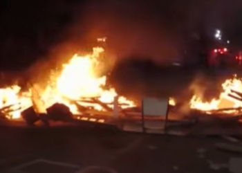 Famílias atingidas por explosão no Jaguaré fazem protesto e bloqueiam avenida em SP