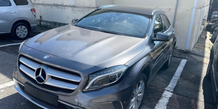 Homem é preso suspeito de usar nome de policial para habilitar chip de celular em Sorocaba; carros de luxo também foram apreendidos