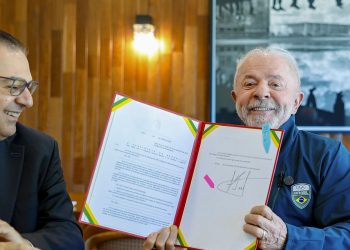 Lula sanciona lei que garante renovação automática da CNH