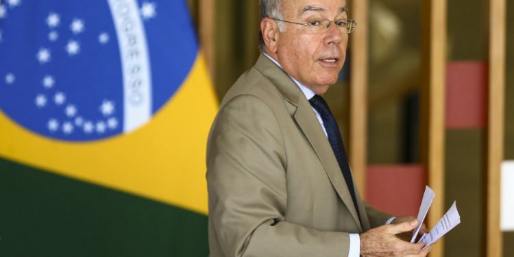 Mauro Vieira debate Fundo de Florestas Tropicais em Luxemburgo